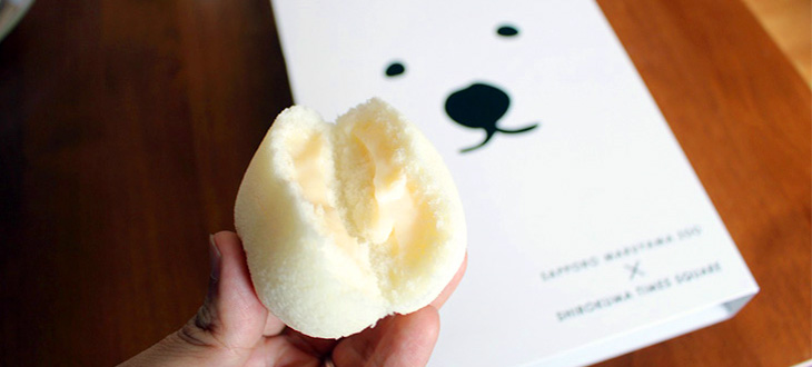 目印はおなじみのシロクマのパッケージ。空港や繁華街で気軽に買える、社会貢献スイーツをチェック！