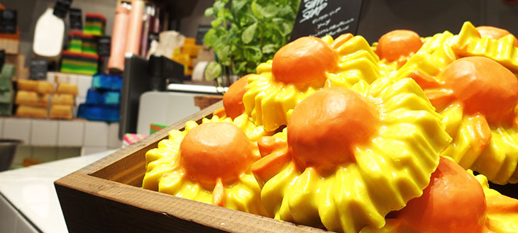 【LUSHの本気を見た！】 あなたを幸せにする新発売のサンフラワーソープは、なんと売上全額寄付！