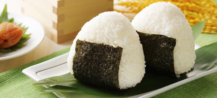 おにぎりのベストパートナーはコレだ！科学的にも証明された相性抜群の飲み物って！？