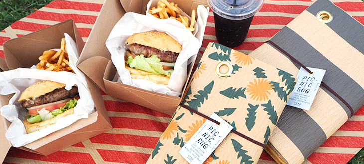 【正直レビュー】素材感がオシャレ！再生紙でできたピクニックラグ「crep」って使いやすいの？