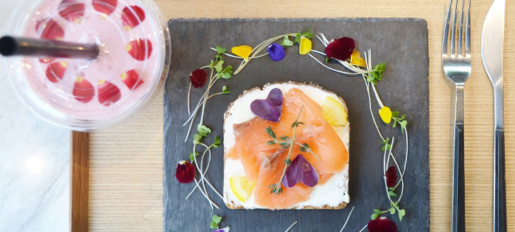 【お花屋さん×カフェ】障がい者雇用の新たなロールモデル。原宿の花屋さんで花映えオープンサンドを食べてきた。